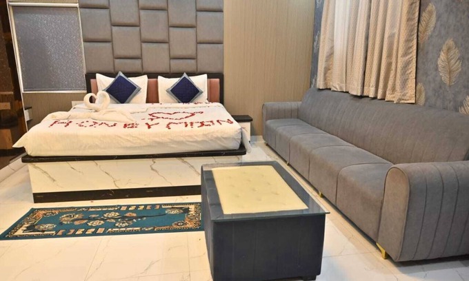 Lanka Hotel | Banarasi Kothi