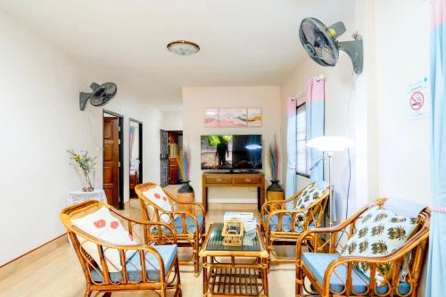 Phongprasan House | Bangsaphan Paradise Brown House