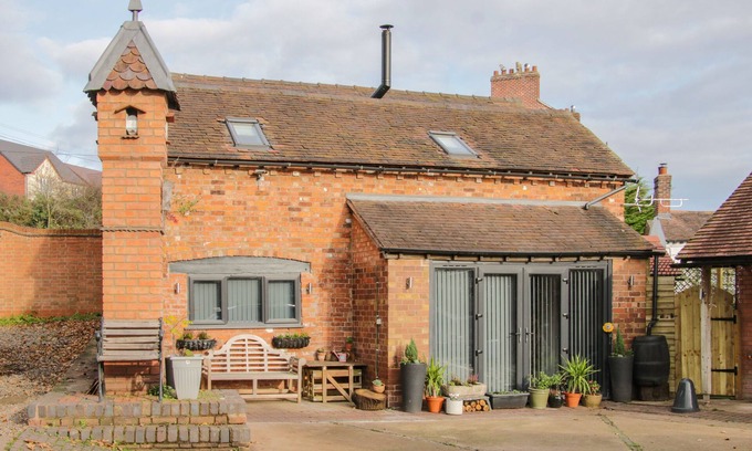 Hanwood Cottage | BANK HOUSE BARN, romantic, character holiday cottage in Hanwood
