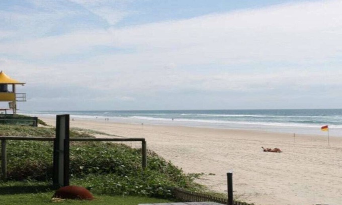 Mermaid Beach Apartment | Banksia Apartments, walk to the beach