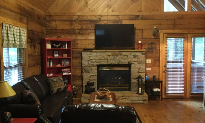 Sevierville Cabin | BARE FEET CABIN A Cozy Romantic Getaway Free WiFi/Hottub/Jetted tub/Fireplace