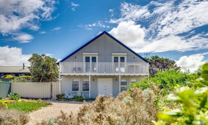 Middleton House | Barefoot Bungalow Middleton Escape