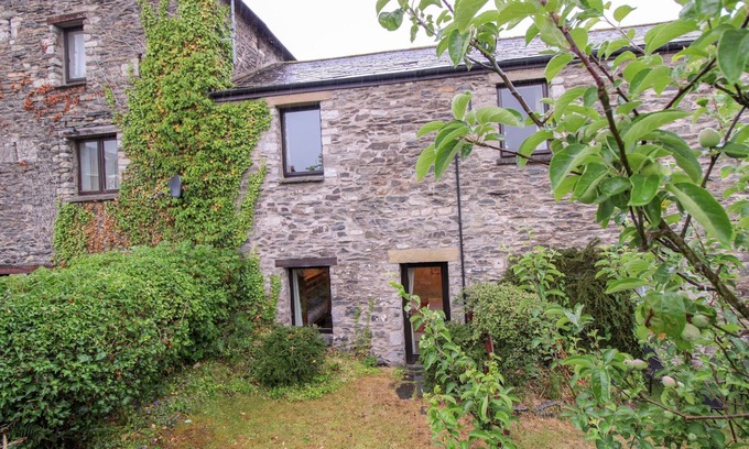 Lindale Cottage | Barn Owl Cottage, Lindale - a cottage that sleeps 4 guests in 2 bedrooms