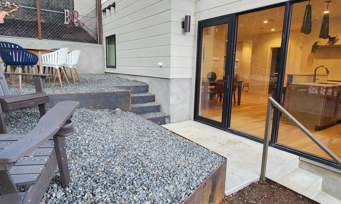 Barton Heights Apartment | Barton Springs Hideaway. On the Park at Barton Springs Pool, mins to Downtown