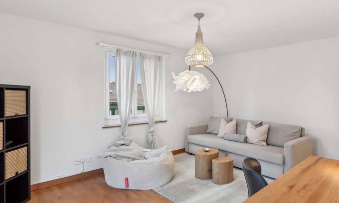 Center Apartment | Basic 3BR Stay with Balcony Near Zürich HB