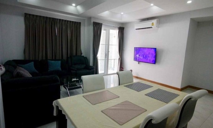 Old City House | Basic Line Home in Chiang mai in the old Town, 4 Bed Rooms, 5 Bath Rooms, Kichen