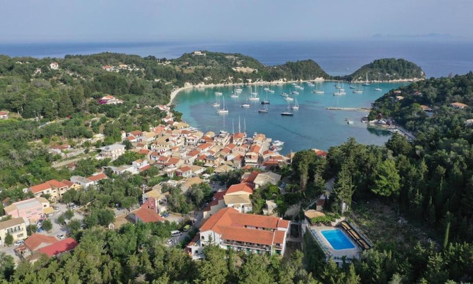 Lakka Hotel | Bastas Hotel & Studios
