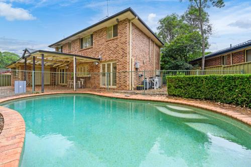Baulkham Hills House | Baulkham Hills 4BR with Pool