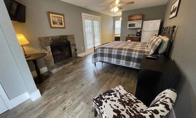 Helen Apartment | Bavarian Brook Unit 9