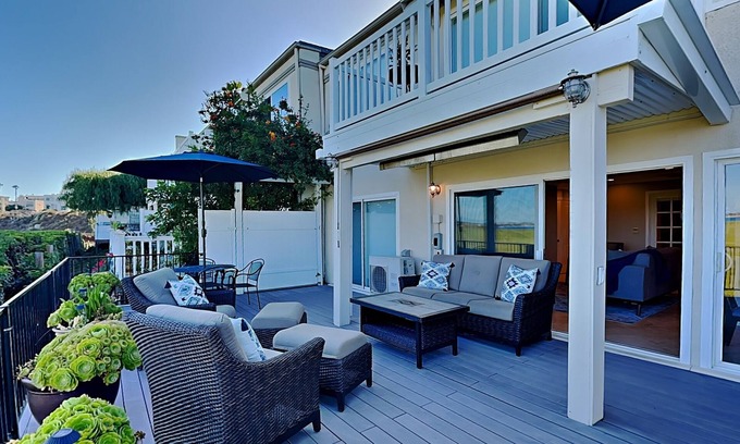 Crown Point House | Bay Front 2 Bedroom 2 bath with Mission Bay, Downtown and Sea World Fireworks Views