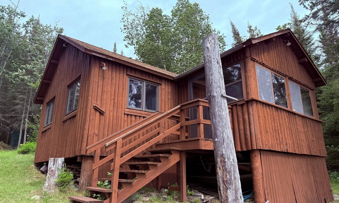 Crane Lake Cabin | Bay of the Moon at Wolf Point - Pet Friendly!