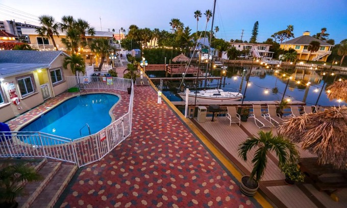 Belle Vista Hotel | Bay Palms Waterfront Resort - Hotel and Marina