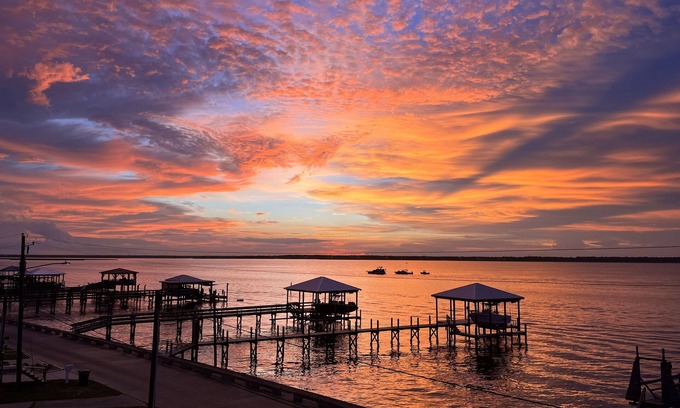 Bay St Louis House | Bayfront! Ultimate sunsets in Bay St. Louis