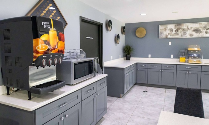 College Park Hotel | Baymont by Wyndham College Park Atlanta Airport South