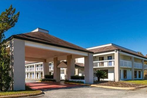 Metter Hotel | Baymont by Wyndham Metter