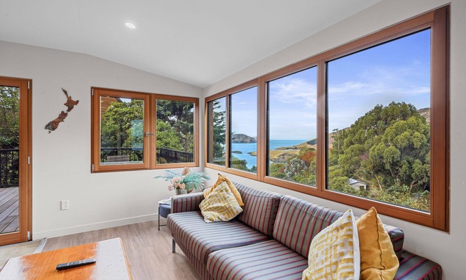 Diamond Harbour House | Bayside Serenity - Diamond Harbour Retreat