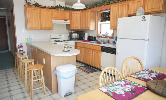 Inlet Ski Chalet | Bayview at Beachfront "Eagle Bay Village"