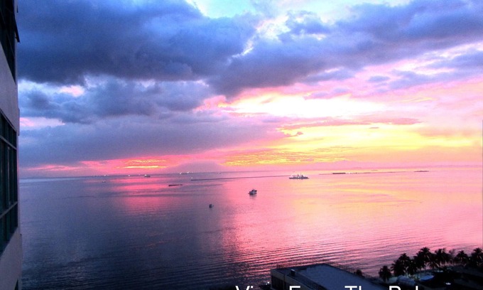 Ermita Night District Apartment | Baywatch Tower - Studio 37 sq.m. - Manila Bayview