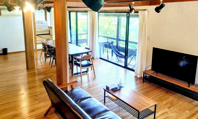 Atami Villa | BBQ for 2 to 4 people / Stylish cottage cottage / 10 minutes by car from Atami station (WI-FI)