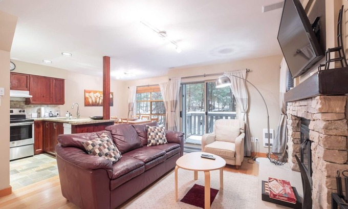 Blackcomb Condo | BBQ | Private garage | Walk to Golfing & Lost Lake