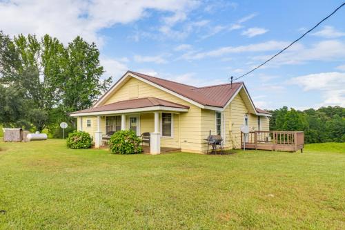 Delta House | BBQ Ready Delta Country Home on 30 Acres