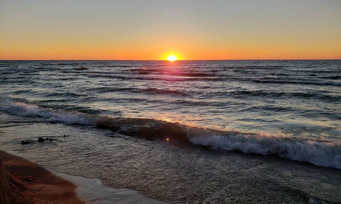 Manistee House | Beach access right across the street!