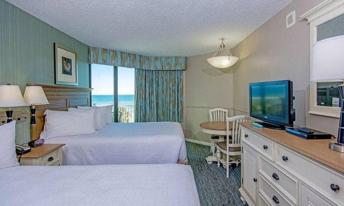 Golden Mile Apartment | Beach Bum Haven 2nd Flr Oceanfront with Breakfast
