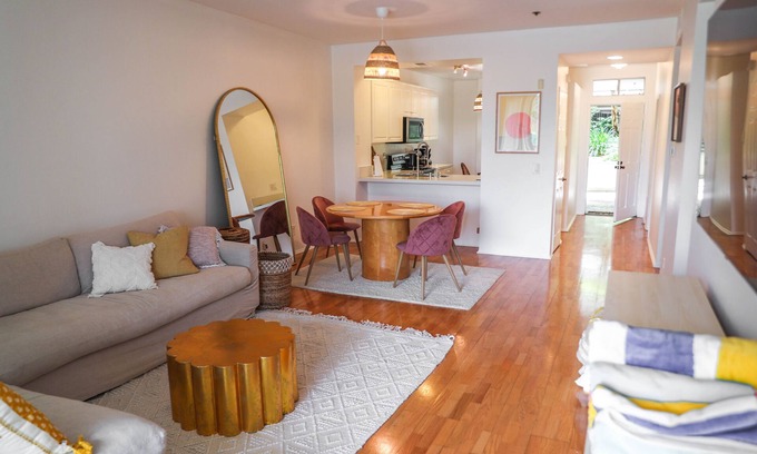 Yorktown Condo | Beach City Condo 1 Mile from Downtown, Pacific Ocean & The Beach