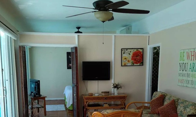 Estate Smith Bay Condo | Beach Condo With Private Pool