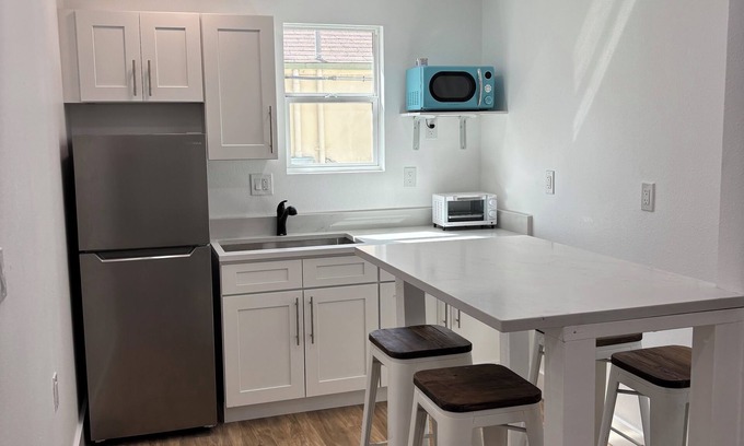 Madeira Beach Cottage | Beach Cottage - 30 seconds to the sand !