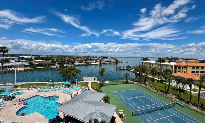 St. Pete Beach Condo | Beach Days, Sunset Nights – Make Waves at Sunrise Resort!