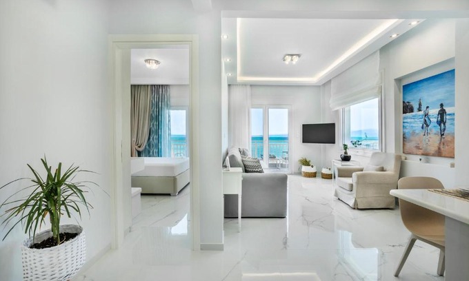 Haniotis Apartment | Beach Front Casa Elena