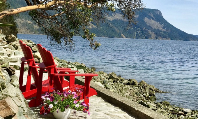 Maple Bay House | Beach front suite in Maple Bay, steps away to your own private beach patio
