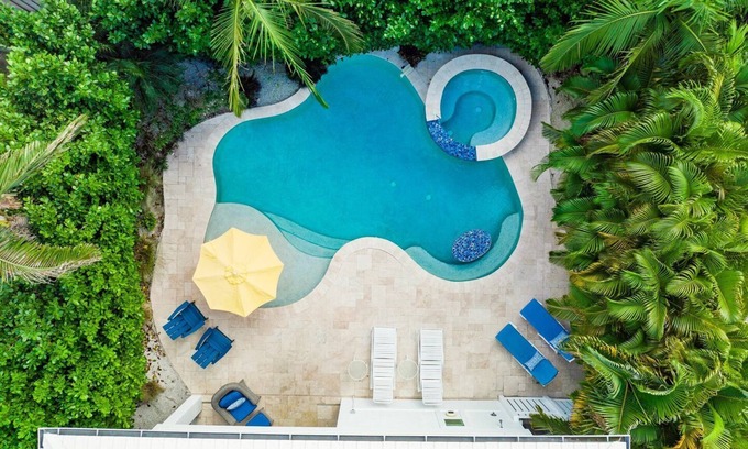 Bradenton Beach House | Beach Getaway with Rooftop Deck, Pool, & Spa - Sideways
