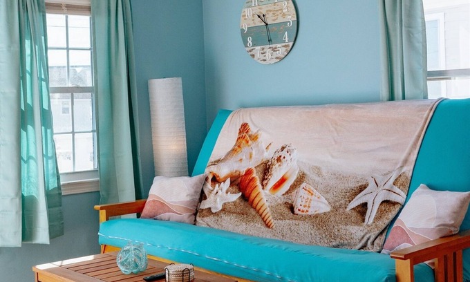 Hampton Apartment | Beach Haven w/Spacious Balcony