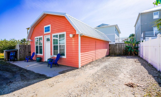 Sunnyside On The Gulf House | 🌞 Beach home 🏖️Sleeps 8 🐟50 steps to PRIVATE BEACH🐾 Large Pets 🤿 Free Kayak