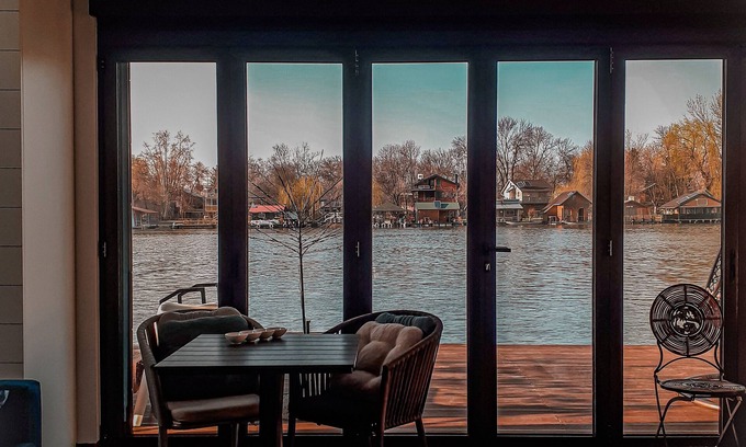 Cukarica Boat Rental | Beach House Belgrade