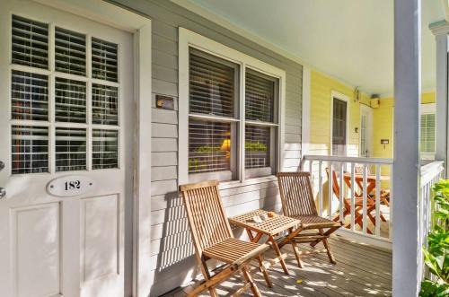 Truman Annex House | Beach House Condo by AvantStay Communal Pool Gated Community Great Location Week Long Stays