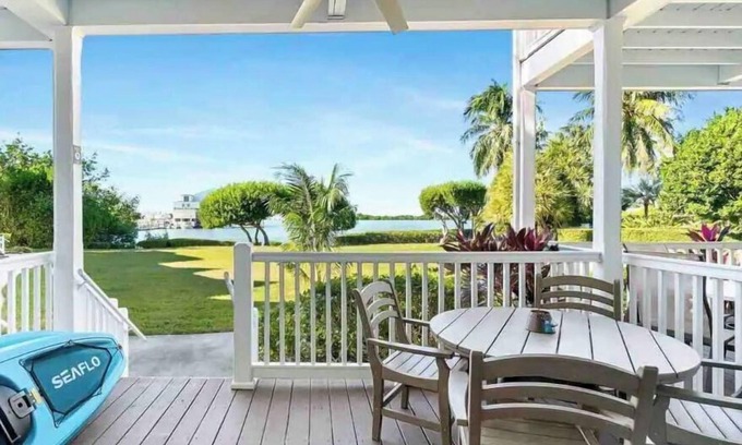 Marathon House | Beach House Getaway - Kayaks & 2-2.5 Villa
