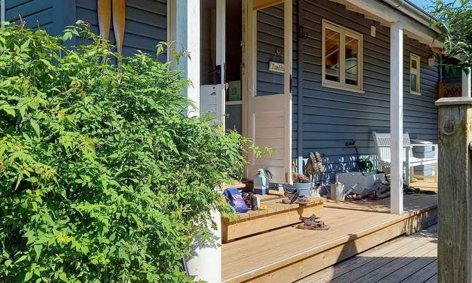 Burgh Island Cabin | 'Beach House' style cabin in secluded valley 1 mile from Bantham beach