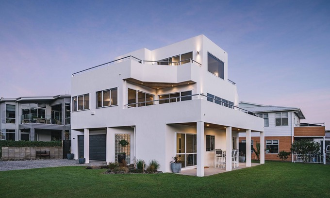 Whangamata House | BEACH HOUSE Whangamatā (MAX) BeachHouse incl Apartment - Waterviews