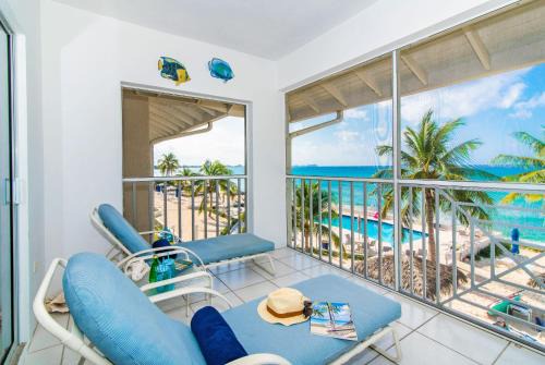 Seven Mile Beach Apartment | Beach Living at Discovery Point Club