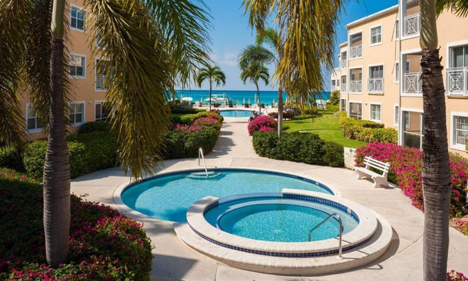 Seven Mile Beach Apartment | Beach Living at Regal Beach BLDE