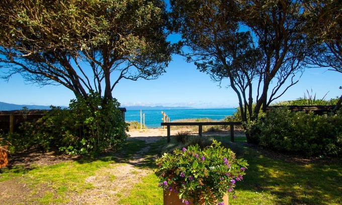 Tata Beach House | Beach Tata - Golden Bay Bach Tata Beach