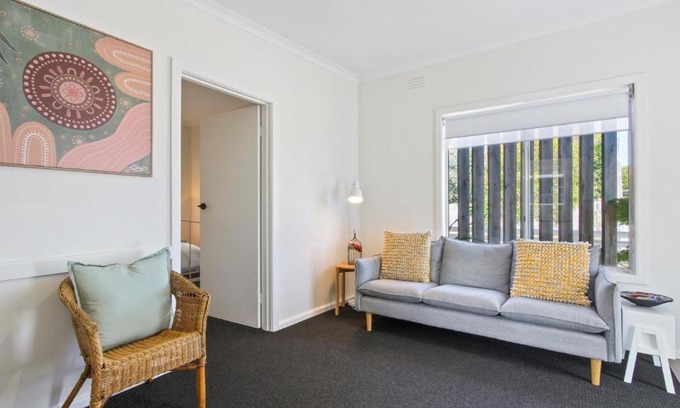 Lakes Entrance Apartment | Beach Trail Retreat