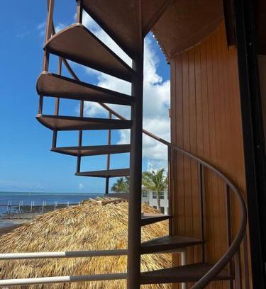 Long Beach Estates Apartment | Beach View Room at Barnacle Resort