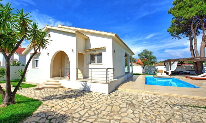 Acharavi Villa | Beach Villa Christina - Vacation villa on Acharavi beach, Corfu
