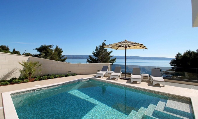 Omis Villa | Beach villa with view in Omis Croatia, Holiday Villa in Croatia on the Beach with pool