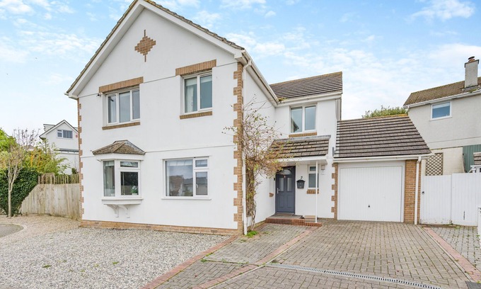 Porth House | Beach Walk - Four Bedroom House, Sleeps 8