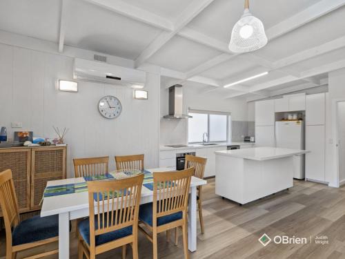 Smiths Beach House | Beachcomber Getaway